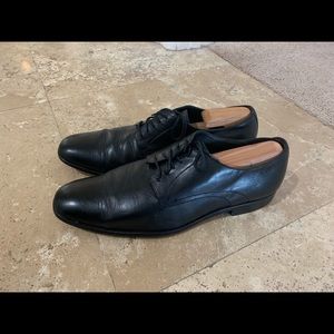 Men size 10 classic black Hugo Boss dress shoes
